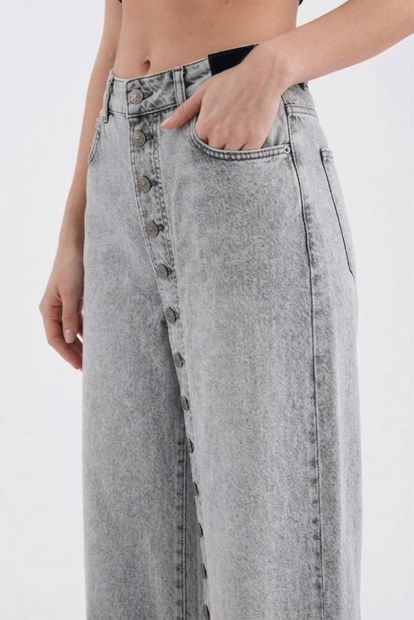 Vintage Button-Front Washed Wide Leg Jeans - Image 2